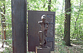 Foto: Denkmal für die Opfer der NS-Euthanasie-Verbrechen am KWI für Hirnforschung, Campus Berlin-Buch (Bild: FraCbB - Wikimedia Commons)
